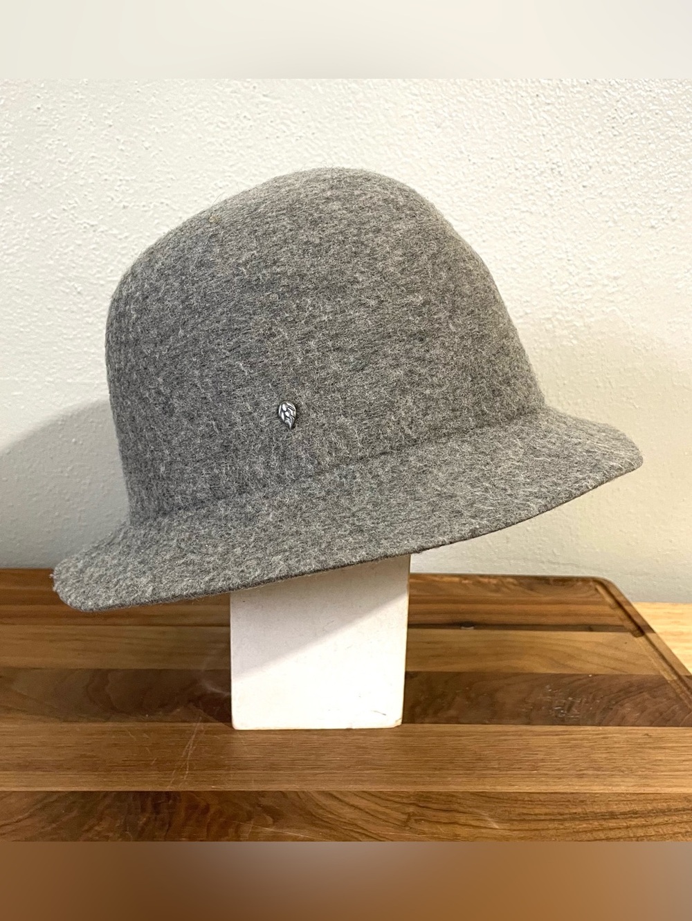Helen Kaminski Gray Wool Felt Cloche Bucket Hat Sculpted Brim Quiet Luxury Warm